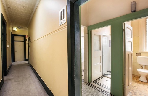 Auburn Hotel | Melton Hotel