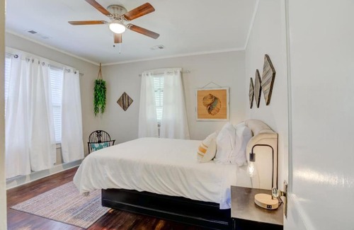 Cooper-Young Historic District House | Memorable Nomad Haven Walk to Cooper Young's Best