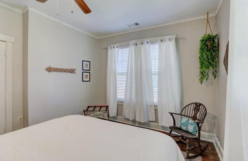 Cooper-Young Historic District House | Memorable Nomad Haven Walk to Cooper Young's Best