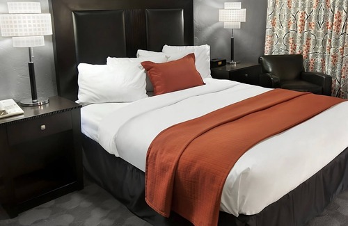 Downtown Las Vegas Hotel | Memorable Vacation At The Strip! Free Parking, Near SlotZilla Zipline!