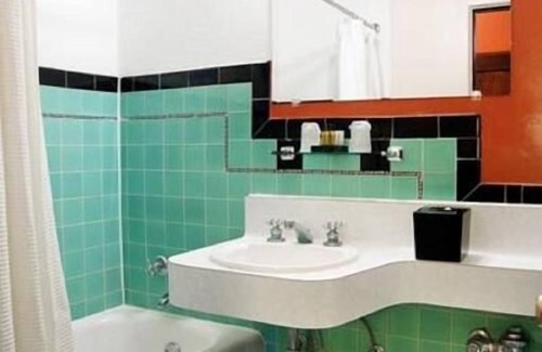 Downtown Las Vegas Hotel | Memorable Vacation At The Strip! Free Parking, Near SlotZilla Zipline!