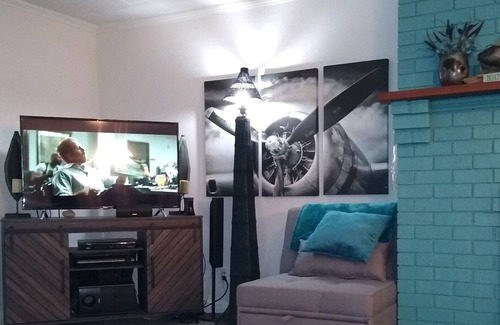 New London House | Memorial and Labor Day still available!