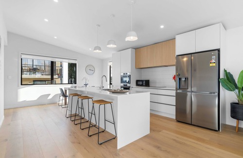 Tauranga Cottage | Memorial View - Tauranga Holiday Home