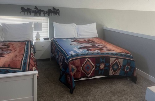 Huntington House | Memories by the River. New Dog Friendly Retreat #4