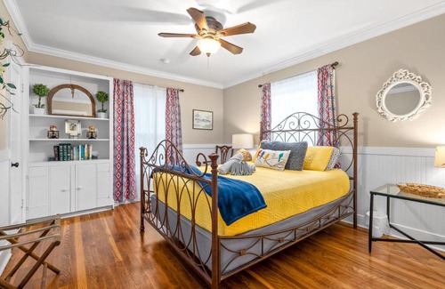 Clarksville House | Memories on Madison - Entire Home w/Game Room & Outdoor Fire Pit (102 Madison Ter)