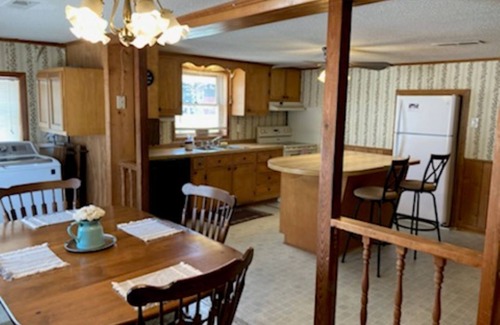 Shallotte House | Memories on Main -Located halfway between Ocean Isle Beach and Holden Beach