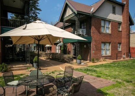 Central Midtown Apartment | Memphis Belvedere Suites Upper Queen loft 1 Bedroom
