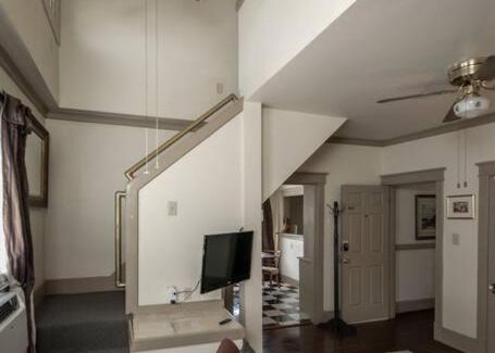Central Midtown Apartment | Memphis Belvedere Suites Upper Queen loft 1 Bedroom