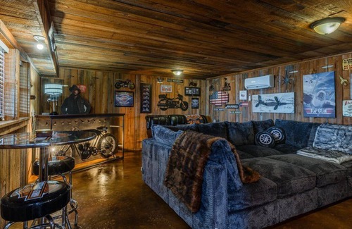 Lakeland House | Memphis Lakefront, 5 King beds, close to everything