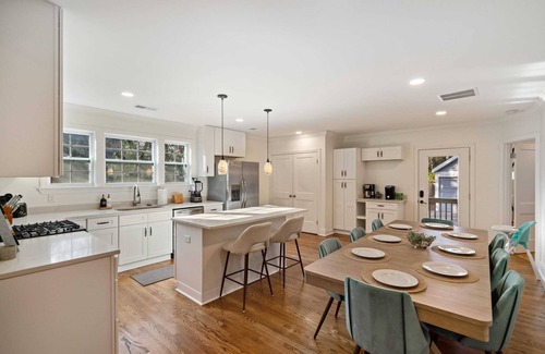 Joffre House | Memphis Marvel~Hot Tub & Pool Table~Mins to Beale