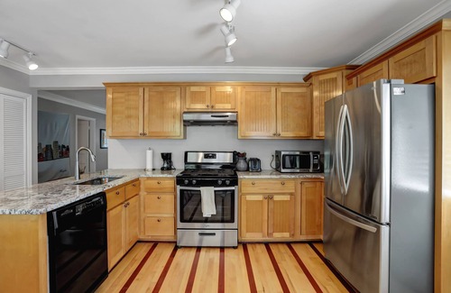 University District House | *Memphis themed house minutes away from Beale, Zoo, Museums!