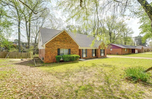 Whitehaven Cottage | Memphis Vacation Rental - Walk to Graceland!