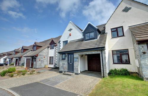 Treator House | Mena-Gwins