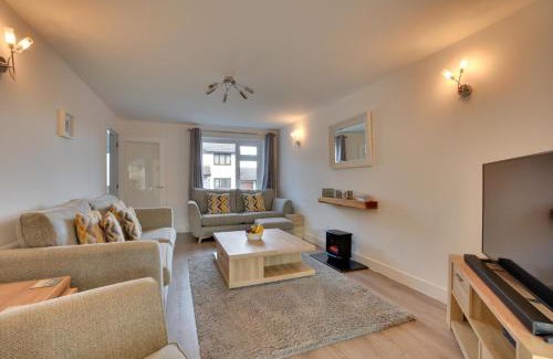 Treator House | Mena-Gwins