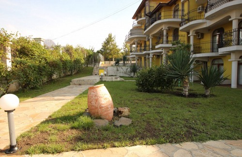 Budjaka Apartment | Menada Green Hills Apartments