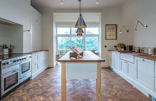 Bangor Villa | Menai Manor - Seven Bedroom Villa, Sleeps 16