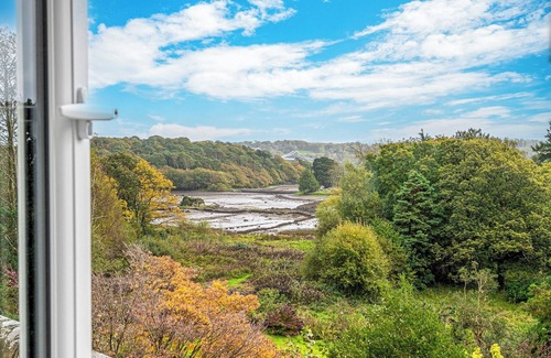 Bangor Villa | Menai Manor - Seven Bedroom Villa, Sleeps 16