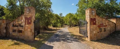 Fredericksburg House | Mendelbaum - Peach Cabin