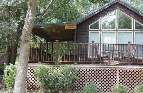 Fredericksburg House | Mendelbaum - Peach Cabin