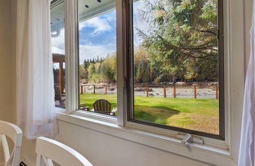 Mendenhall Valley House | Mendenhall River Views-Single Level-Covered Deck