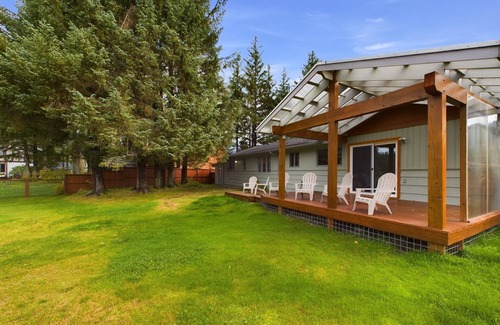 Mendenhall Valley House | Mendenhall River Views-Single Level-Covered Deck