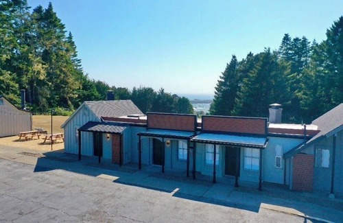 Mendocino House | Mendo Bungalow