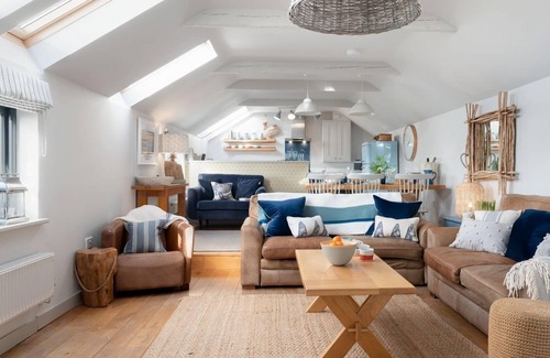 Trenance House | Menehay - a three bedroom house close to Mawgan Porth, sleeping 6 guests