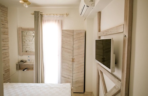 Foca Hotel | Menendi Otel