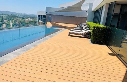 Menlyn Apartment | Menlyn Maine Luxury Apartments 11th & 14th floor with Balcony