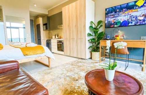 Menlyn Apartment | Menlyn Maine Residences - Napoli with king sized bed