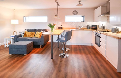 Hoylake Cottage | MEOLS HOLIDAY LODGE, romantic, country holiday cottage in Meols