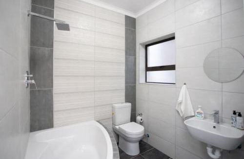 Boggoms Bay House | Meraki - Greek style beach house in Boggoms Bay