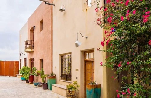 Menlo Park House | Mercado San Agustin | 2 BR 2.5 BA | Garage | Patio