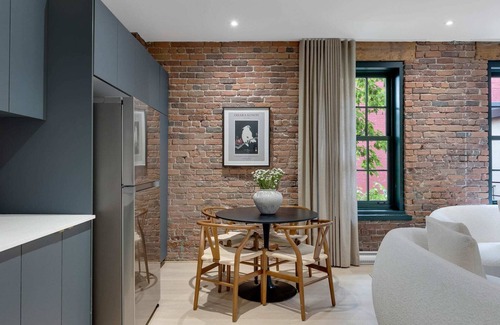 International District Apartment | Mercer-2 Bedrooms 2bath- Free parking