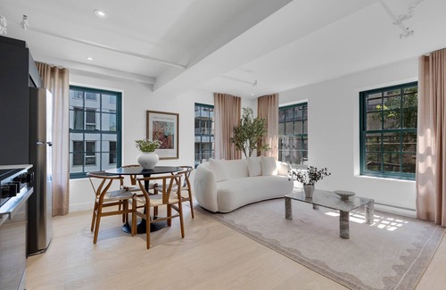 Cite Multimedia Apartment | Mercer-King Bedroom -Free parking