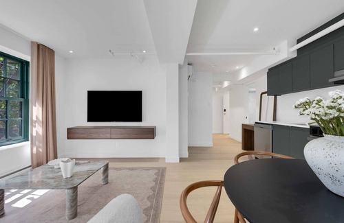 Cite Multimedia Apartment | Mercer-King Bedroom -Free parking