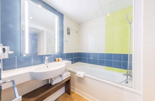 Quartier Atlantis Hotel | Mercure Paris Massy Gare TGV
