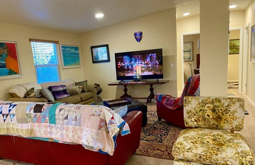 Truth or Consequences House | Mercury Mellow Manor... 5 Minutes from I-25. Private/Quiet/Immaculate Comfort