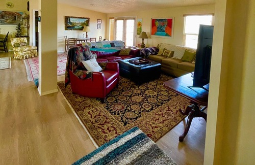 Truth or Consequences House | Mercury Mellow Manor... 5 Minutes from I-25. Private/Quiet/Immaculate Comfort