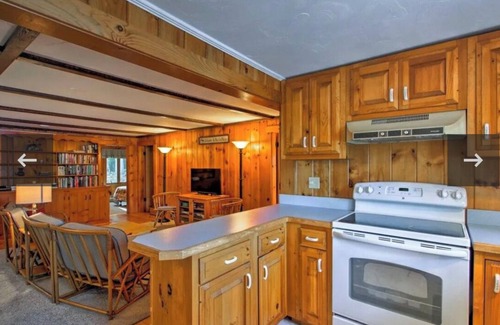 Meredith Cottage | MEREDITH NECK LAKEFRONT COTTAGE.