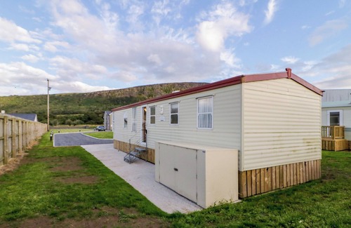 Limavady Cottage | MERIC STONE HOLIDAY LETS CARAVAN 1, family friendly in Castlerock