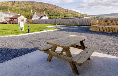 Limavady Cottage | MERIC STONE HOLIDAY LETS CARAVAN 1, family friendly in Castlerock