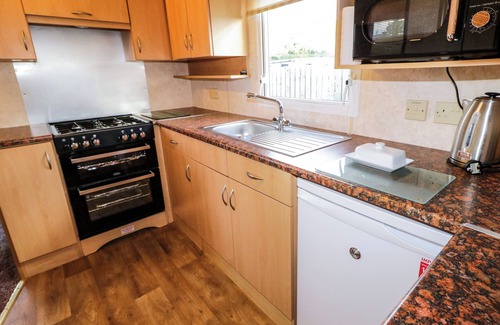 Limavady Cottage | MERIC STONE HOLIDAY LETS CARAVAN 2, family friendly in Castlerock