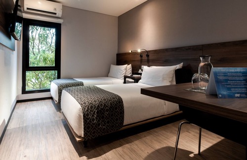 Waisai Hotel | Meridian Adventure Marina Club & Resort