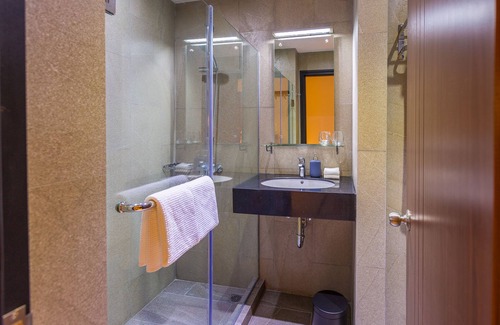 Waisai Hotel | Meridian Adventure Marina Club & Resort