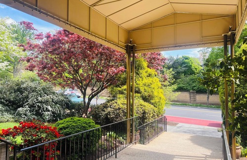 Columbia Heights Condo | Meridian Hill Park Artistic 1 Bedroom