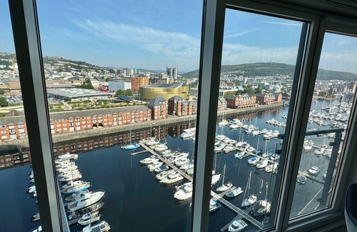 Castle Apartment | Meridian Tower Apartment in Swansea