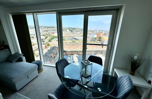 Castle Apartment | Meridian Tower Apartment in Swansea