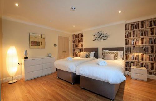 Clifton Apartment | Meridian Way - 3 Bed Apartment - Sleeps 7