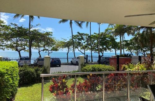 Trinity Beach Apartment | Meridien Beachfront Apartments at Trinity Beach